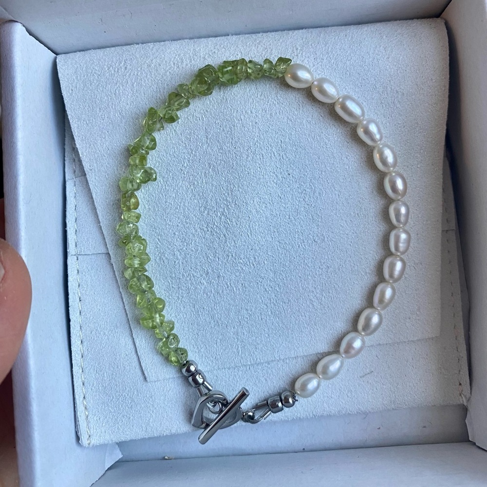 Half peridot half pearl bracelet